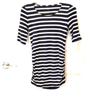 a pea in the pod MATERNITY shirt.